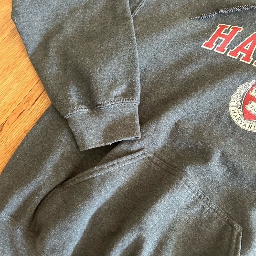 Harvard University Veritas Red Crest Pullover Hoodie - Picture 4 of 6